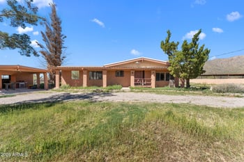 23380 Gold Dollar Ln, Congress, AZ 85332