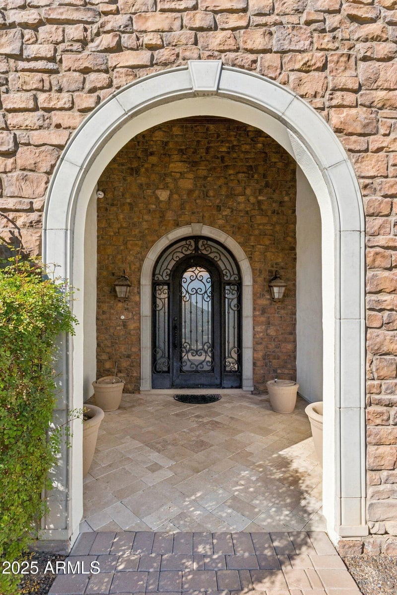 23380 61st Dr, Glendale, AZ 85310