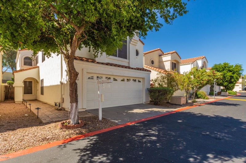 2339 E Gelding Dr, Phoenix, AZ 85022