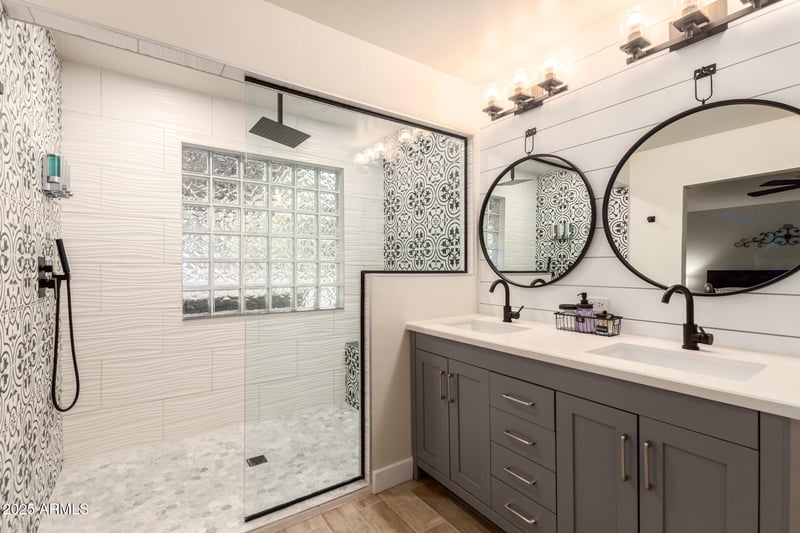 2340 Solano Dr, Phoenix, AZ 85015