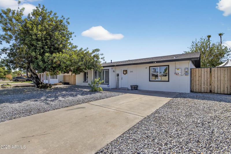 2341 W Laurel Ln, Phoenix, AZ 85029