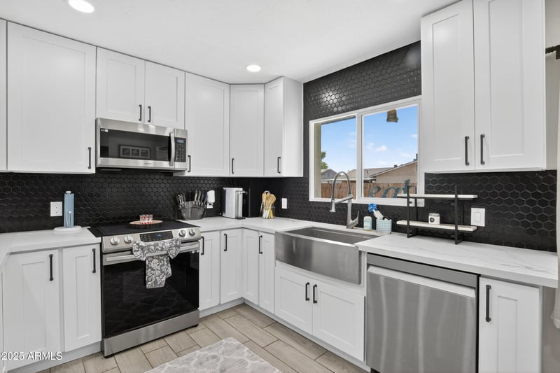 2341 W Laurel Ln, Phoenix, AZ 85029