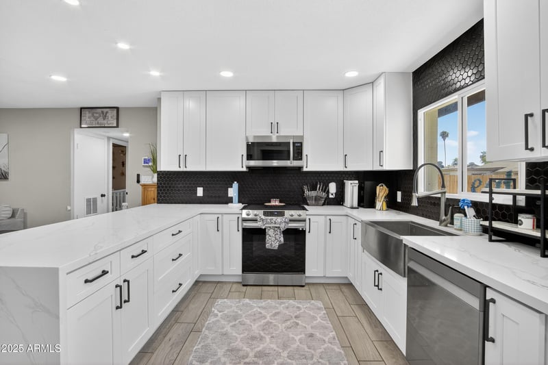 2341 W Laurel Ln, Phoenix, AZ 85029