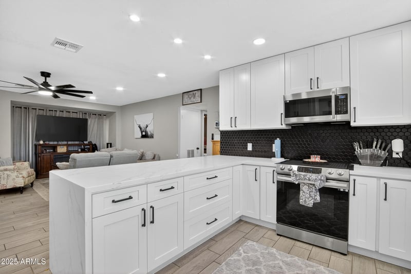2341 W Laurel Ln, Phoenix, AZ 85029
