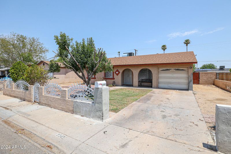 2343 N 49th Ave, Phoenix, AZ 85035