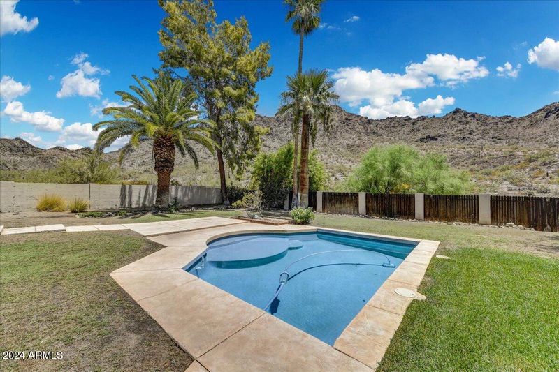 2347 E Orangewood Ave, Phoenix, AZ 85020