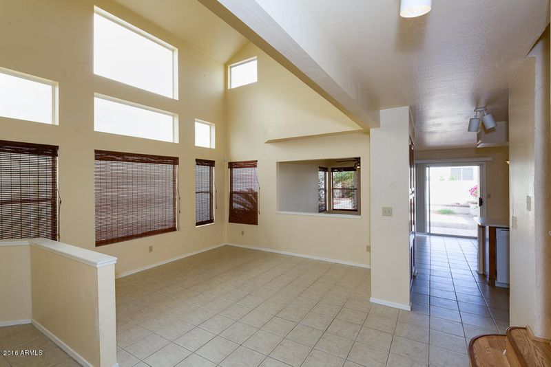 2348 E Gelding Dr, Phoenix, AZ 85022