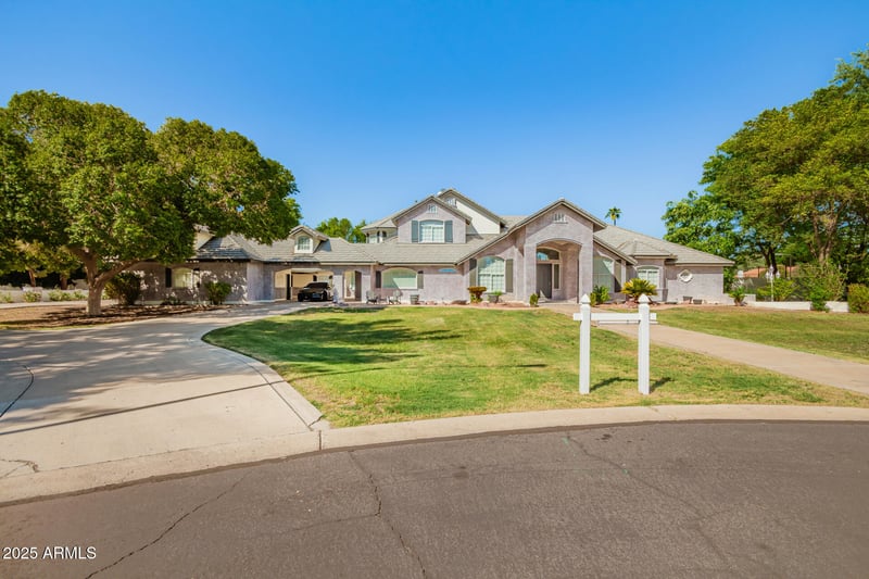 2350 Hall Cir, Mesa, AZ 85203