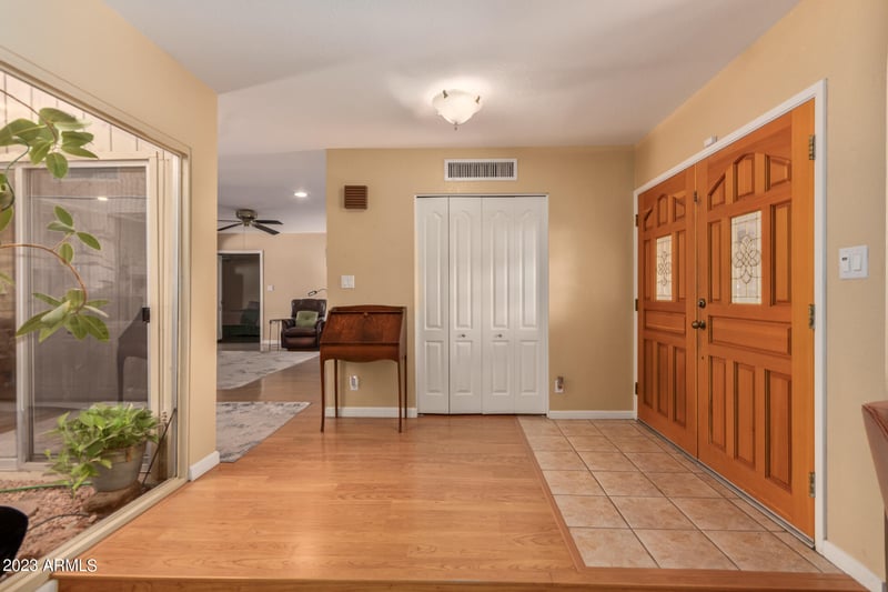 236 W Country Gables Dr, Phoenix, AZ 85023