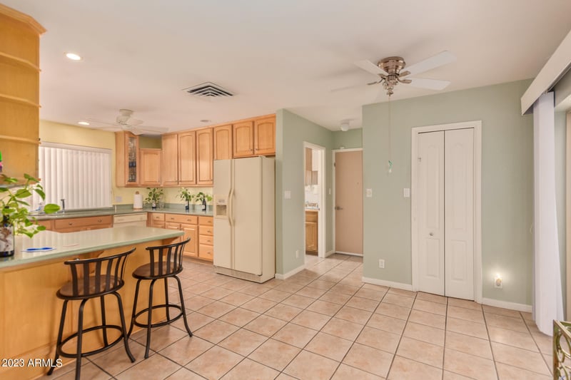 236 W Country Gables Dr, Phoenix, AZ 85023
