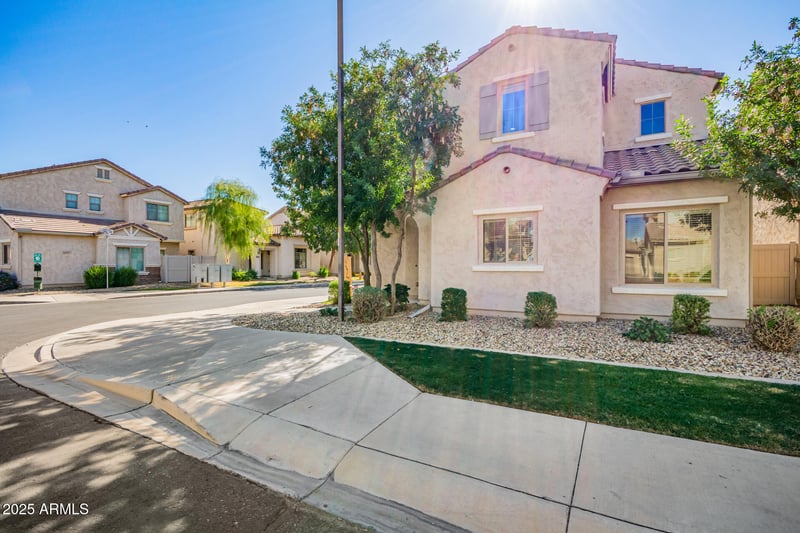 2360 84th Dr, Phoenix, AZ 85037