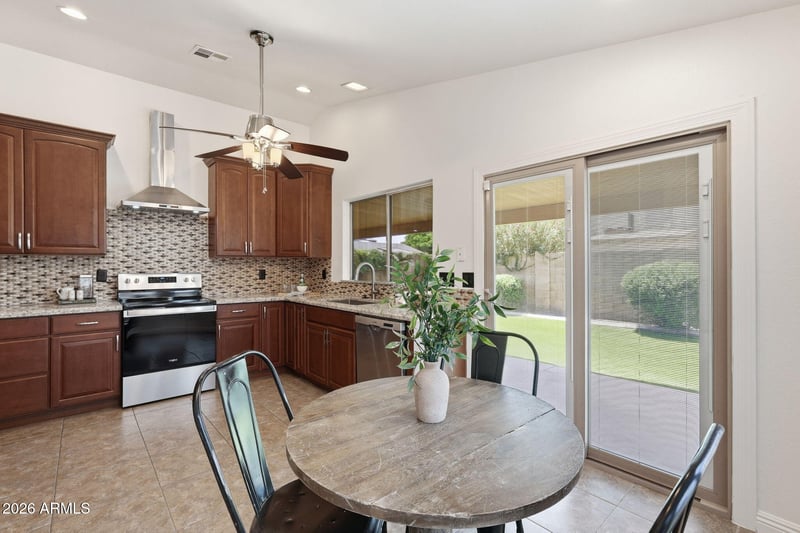 23642 N 36th Dr, Glendale, AZ 85310