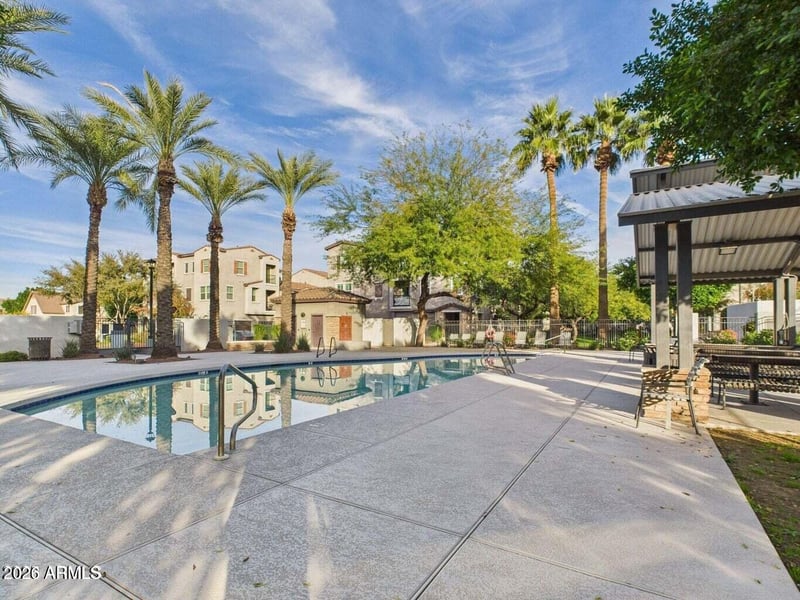 2367 Huntington Dr, Phoenix, AZ 85040