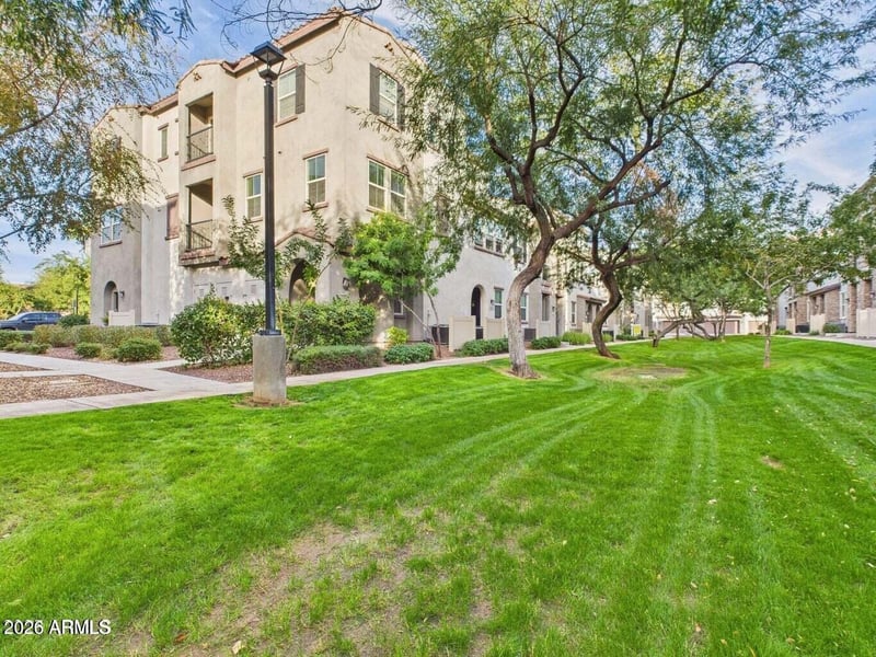 2367 Huntington Dr, Phoenix, AZ 85040