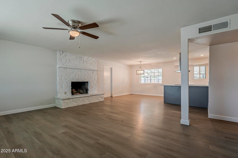 237 Winston Dr, Phoenix, AZ 85041