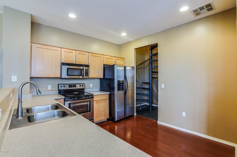 2373 E Huntington Dr, Phoenix, AZ 85040