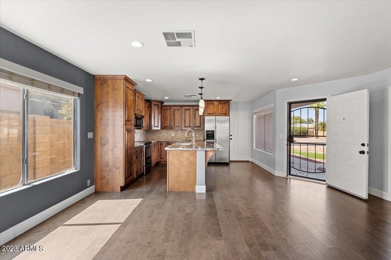 23809 N 36th Dr, Glendale, AZ 85310