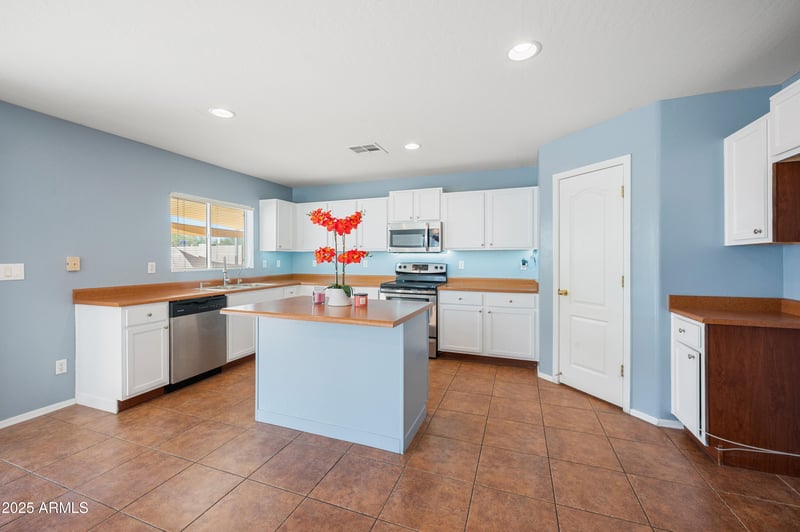2381 Olivine Rd, San Tan Valley, AZ 85143