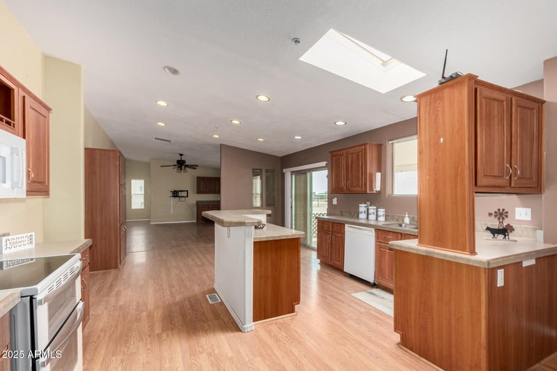 23851 Tether Trl, Wittmann, AZ 85361