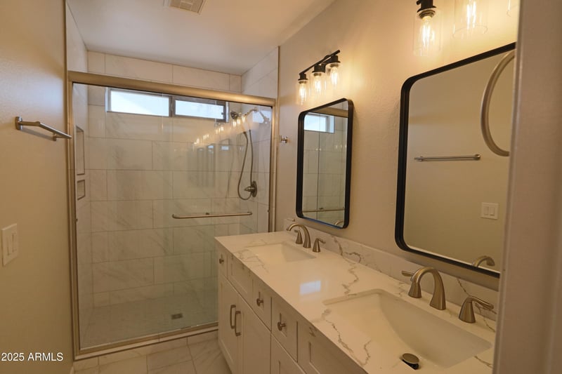 23869 36th Dr, Glendale, AZ 85310