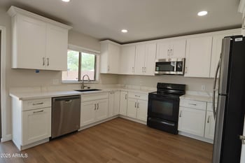 23869 36th Dr, Glendale, AZ 85310