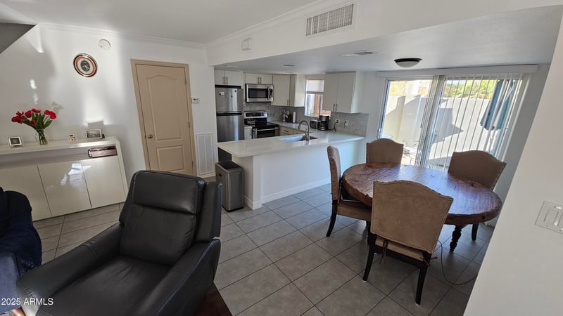 239 Betty Elyse Ln, Phoenix, AZ 85022