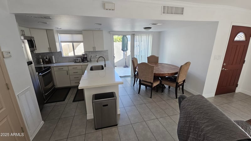 239 Betty Elyse Ln, Phoenix, AZ 85022