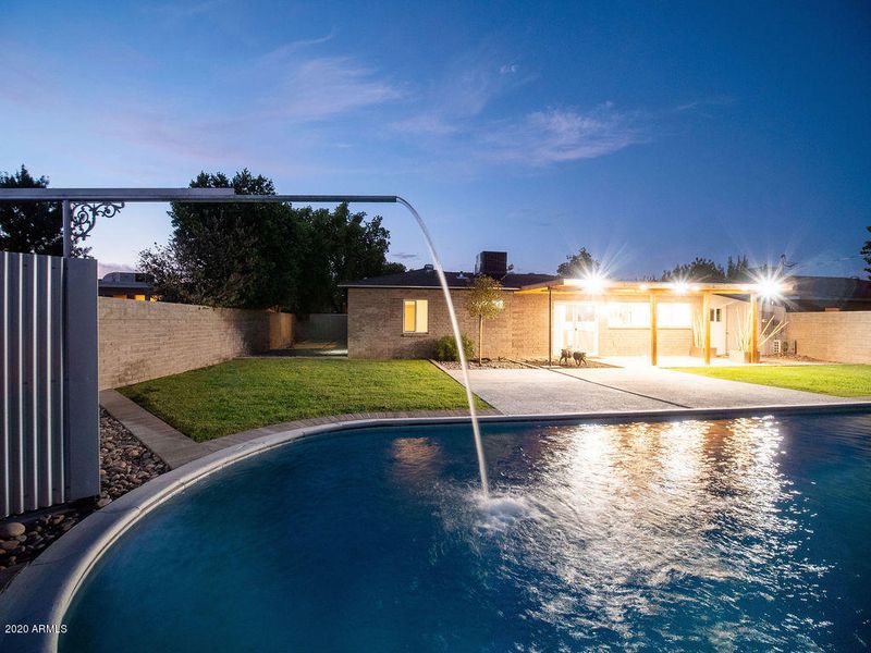 239 E Medlock Dr, Phoenix, AZ 85012