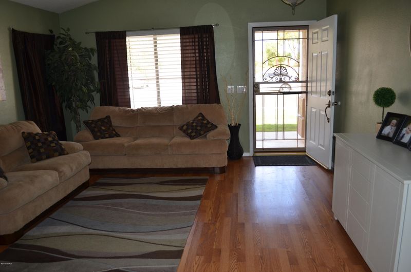 239 N Tiago Dr, Gilbert, AZ 85233