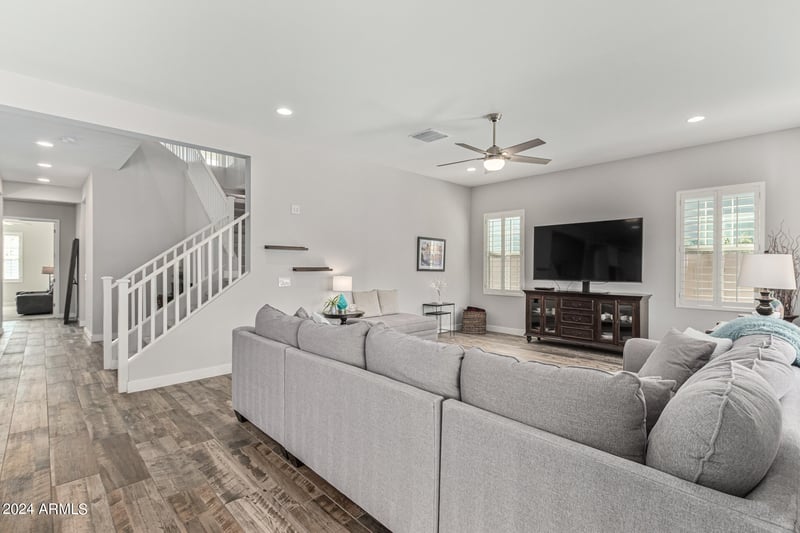 240 W Fellars Dr, Phoenix, AZ 85023