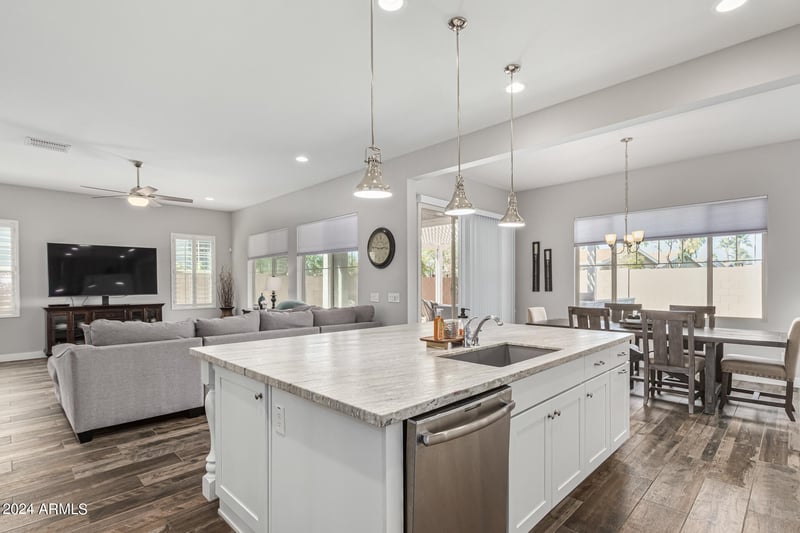 240 W Fellars Dr, Phoenix, AZ 85023