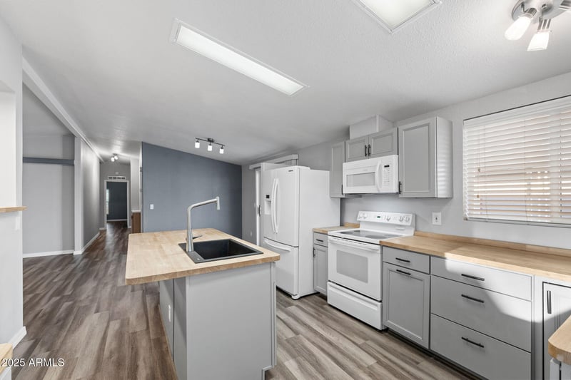 2400 Baseline Ave #144, Apache Junction, AZ 85119