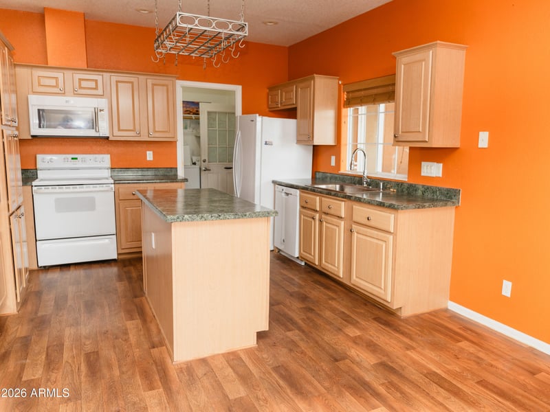2400 Baseline Ave #87, Apache Junction, AZ 85119