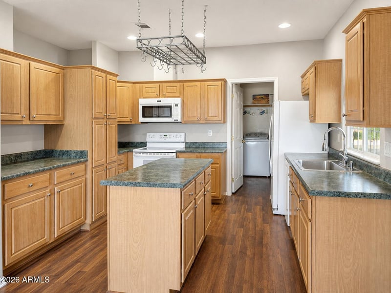 2400 Baseline Ave #87, Apache Junction, AZ 85119