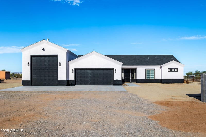 24009 Redbird Rd, Wittmann, AZ 85361