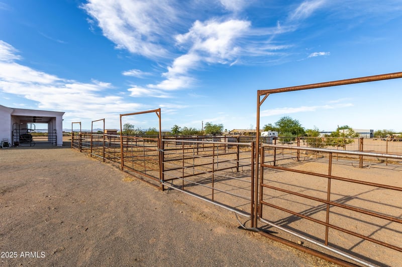 24009 Redbird Rd, Wittmann, AZ 85361