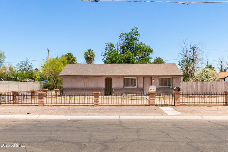 2401 27th St, Phoenix, AZ 85008
