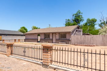 2401 27th St, Phoenix, AZ 85008