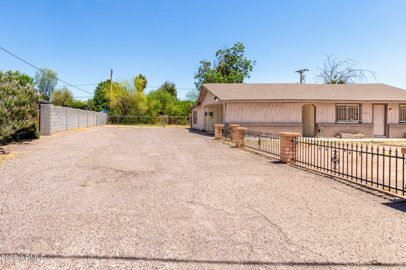 2401 27th St, Phoenix, AZ 85008
