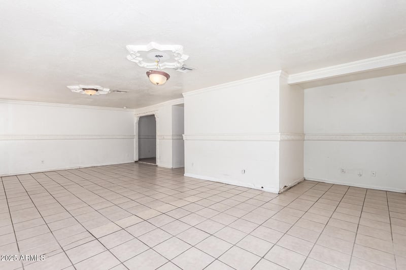 2401 27th St, Phoenix, AZ 85008