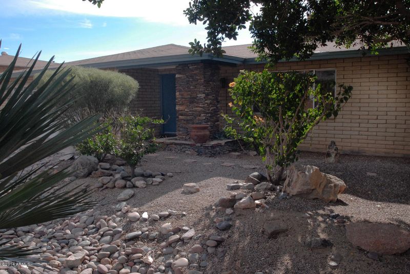 2401 E Squaw Peak Dr, Phoenix, AZ 85016