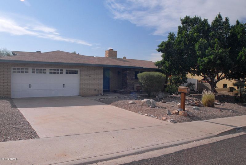 2401 E Squaw Peak Dr, Phoenix, AZ 85016