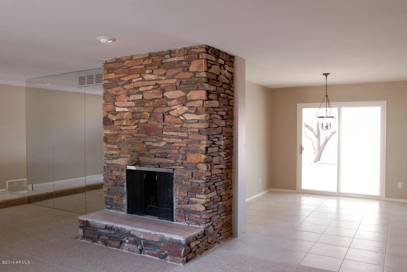2401 E Squaw Peak Dr, Phoenix, AZ 85016