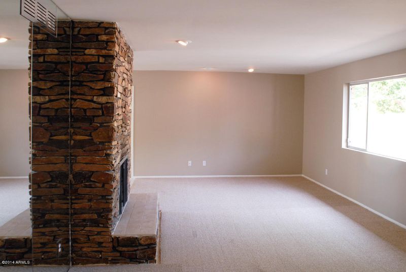 2401 E Squaw Peak Dr, Phoenix, AZ 85016