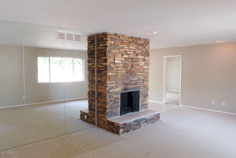 2401 E Squaw Peak Dr, Phoenix, AZ 85016