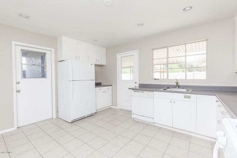 2401 N 37th Pl, Phoenix, AZ 85008