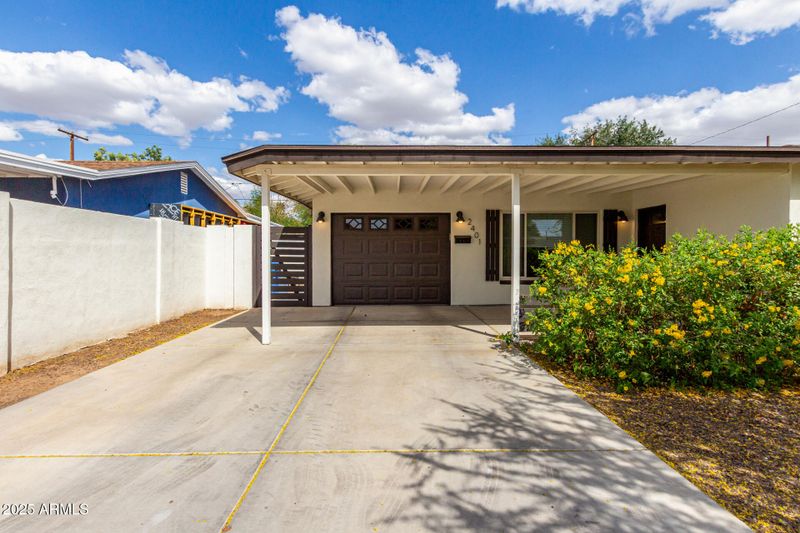 2401 N 37th Way, Phoenix, AZ 85008