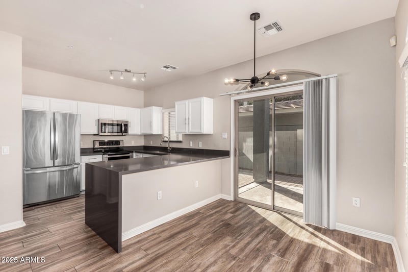 2402 5th St #1403, Tempe, AZ 85288