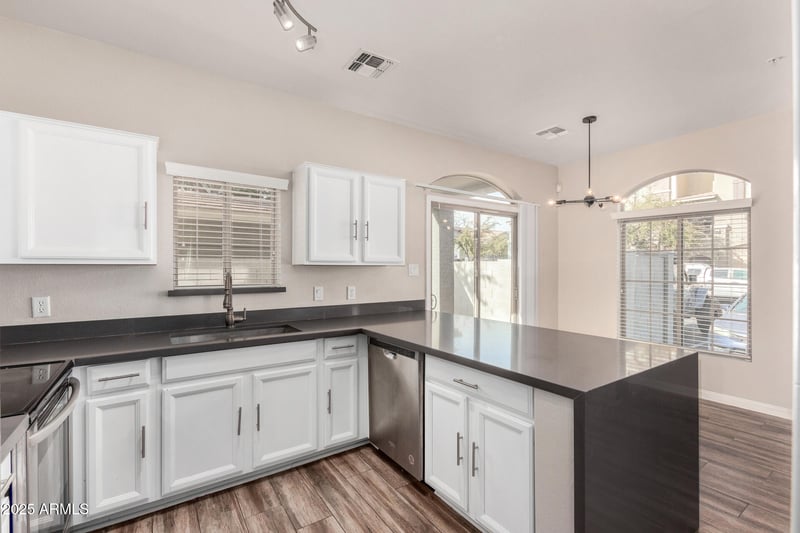 2402 5th St #1403, Tempe, AZ 85288