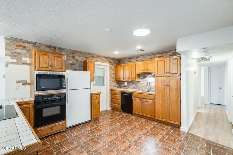 2402 Diana Ave, Phoenix, AZ 85021